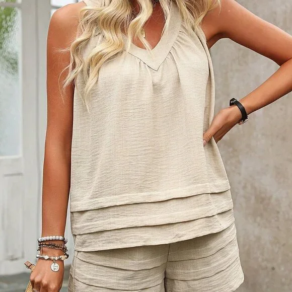 White Casual Women's Solid Color Pleated Halter Neck Vest And Shorts Set - Picture 5 of 6